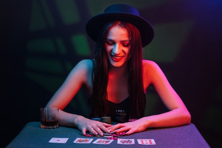 Tampilan gulungan permainan Phoenix Rises di platform lotterytogel dengan simbol-simbol mitologi